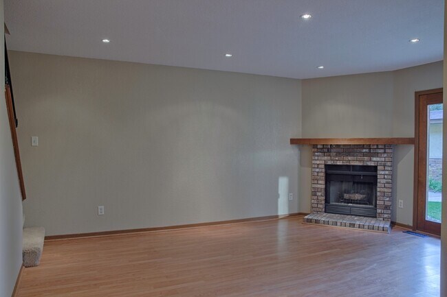 Primary Photo - 4 125th LN NW