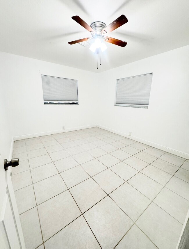 Building Photo - 4290 NW 21st Ave