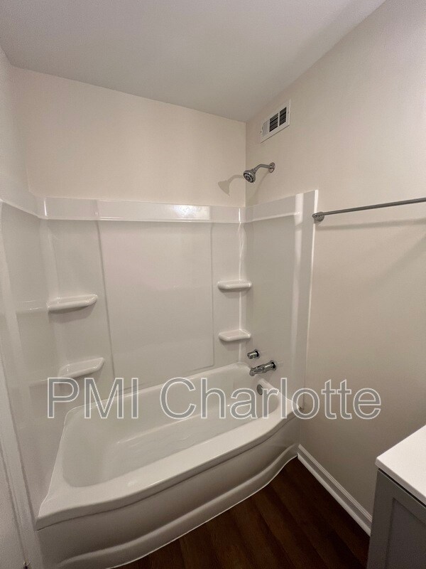 Building Photo - 128 Woodlynn Dr