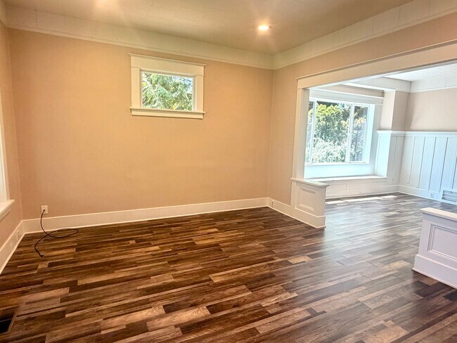 Building Photo - Beautifully Updated Craftsman in the Heart of North Tacoma