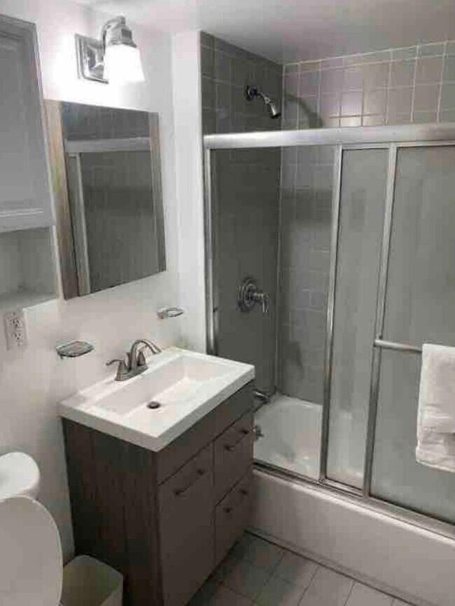 Building Photo - 305 Mt Eden Pkwy