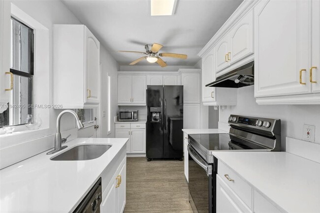 Building Photo - 19 NE 3rd St