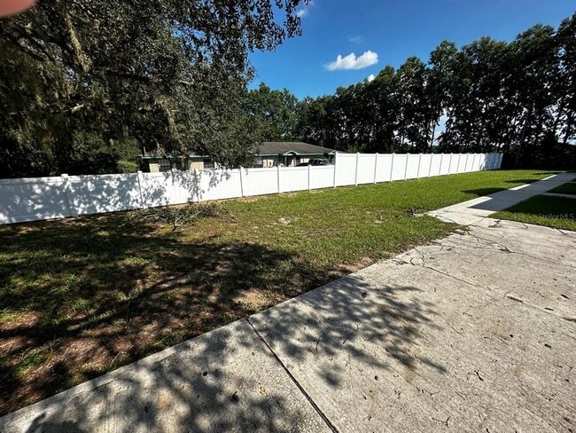 Building Photo - 610 Emerald Ave