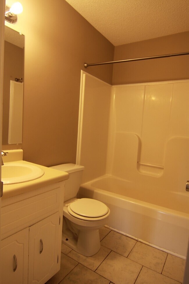 Building Photo - 3 Bedroom Pet Friendly Home For Rent Near ...