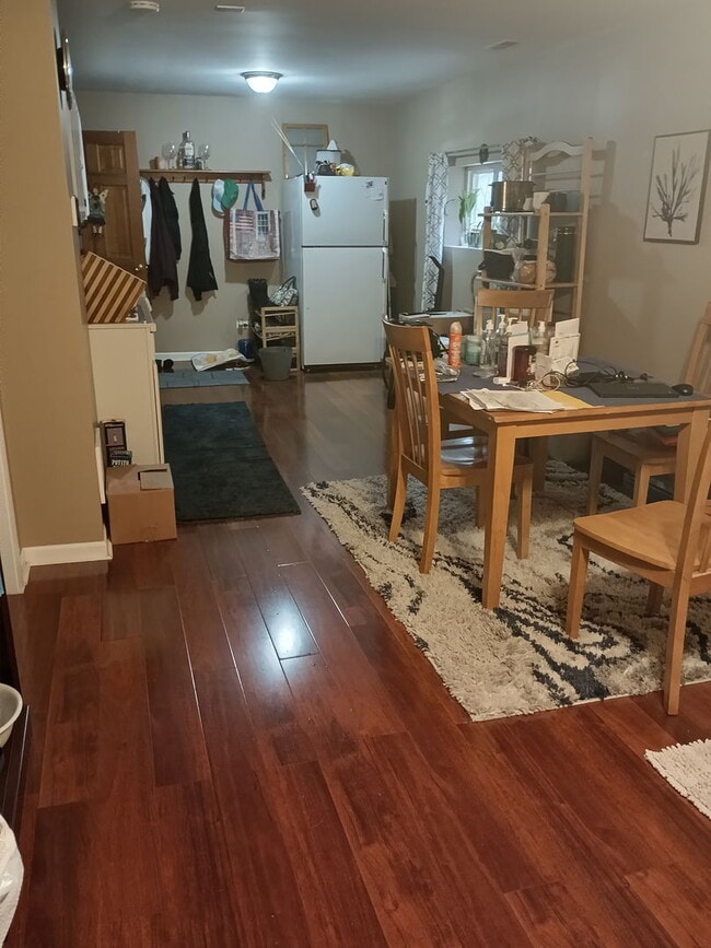 Building Photo - 905 Thomas Ave