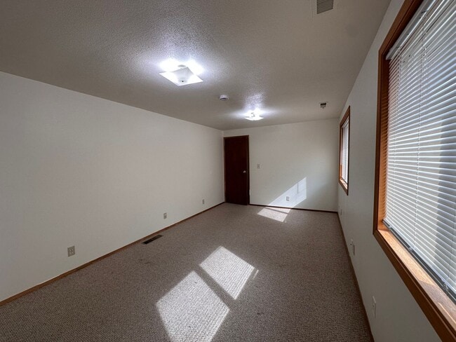 Building Photo - SeaTac rambler ready for its next residents!
