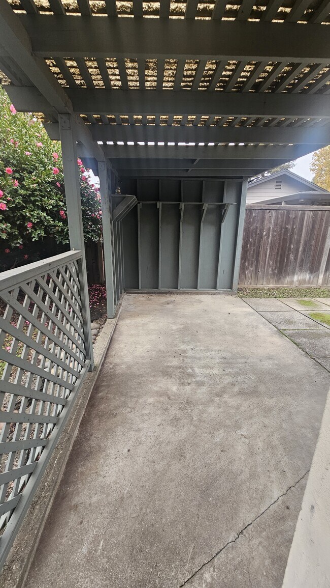 Building Photo - 2375 North Ave