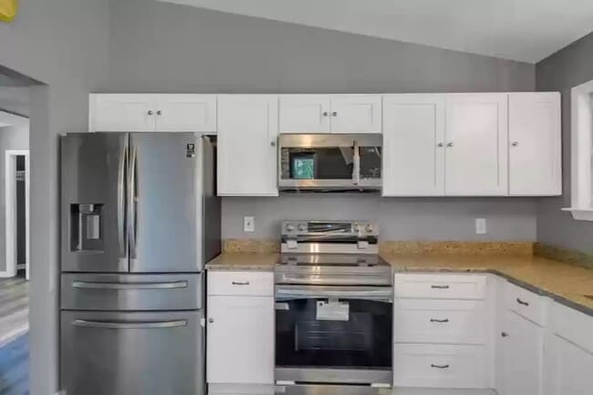 Building Photo - 360 Chicago Ave