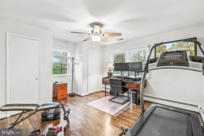 Building Photo - 8413 Rosemont Cir