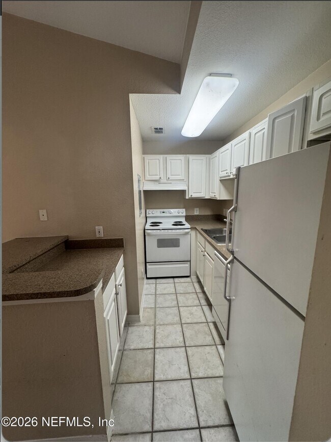Building Photo - 13703 Richmond Park Dr N