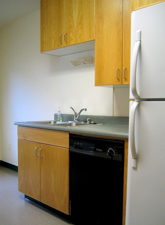 Building Photo - WHAT’S SPECIAL COMFORTABLE SHARED SPACE    BRIGHT OPEN-CONCEPT LAYOUT  DINING AREA SPACIOUS TOWNH...