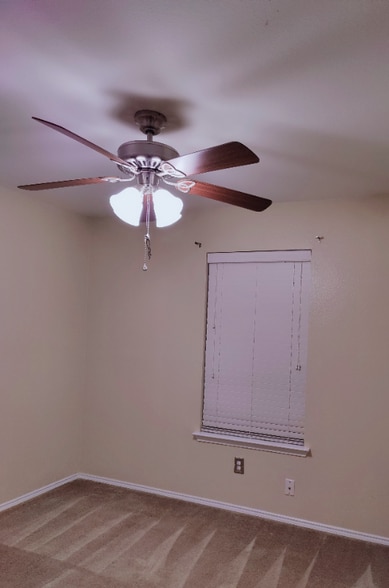 Building Photo - 823 Sugar Brook Dr