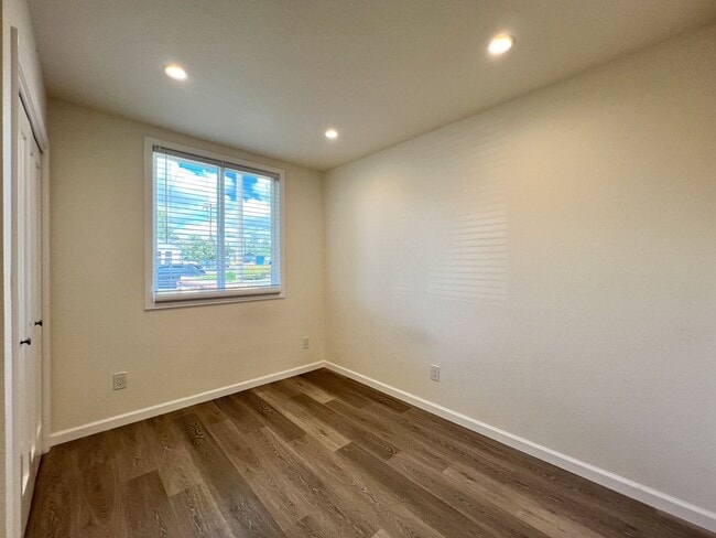 Building Photo - 847 Central Ave