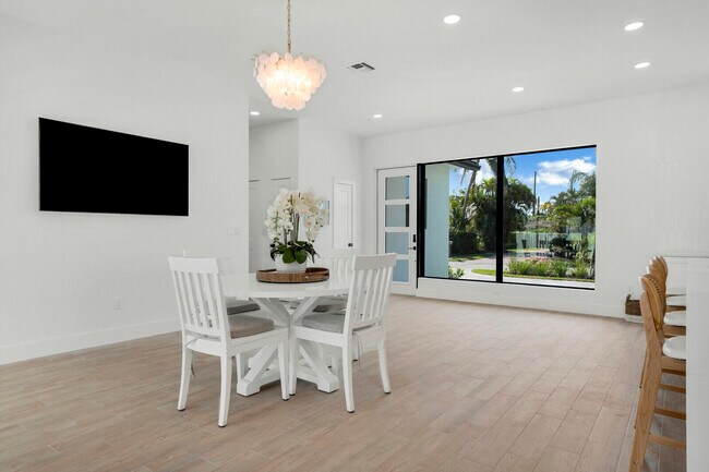 Building Photo - 1248 N Harbor Dr