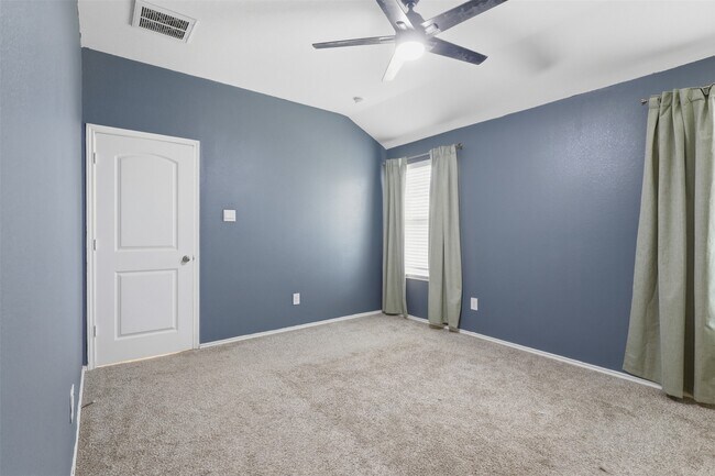 Building Photo - 16826 Short Pnes Dr