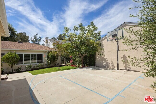Building Photo - 349 21st Pl