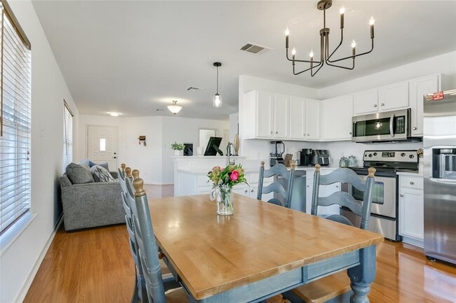 Building Photo - 201 Woodley Rd