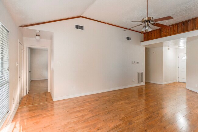 Building Photo - 22018 Kenlake Dr