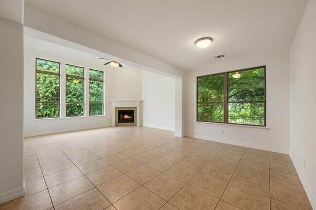 Building Photo - 2201 Quarry Loop