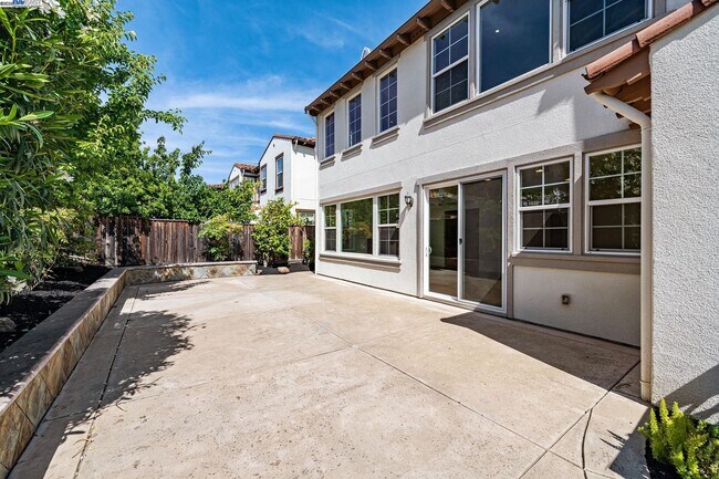 Building Photo - 2131 Chamomile Ct
