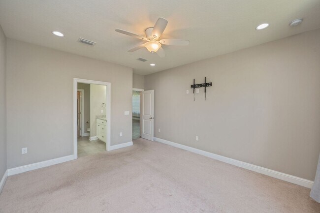 Building Photo - Modern 4-Bedroom Home with Designer Touches in the Heart of Niceville