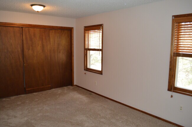 Building Photo - 28400 N Hwy 67