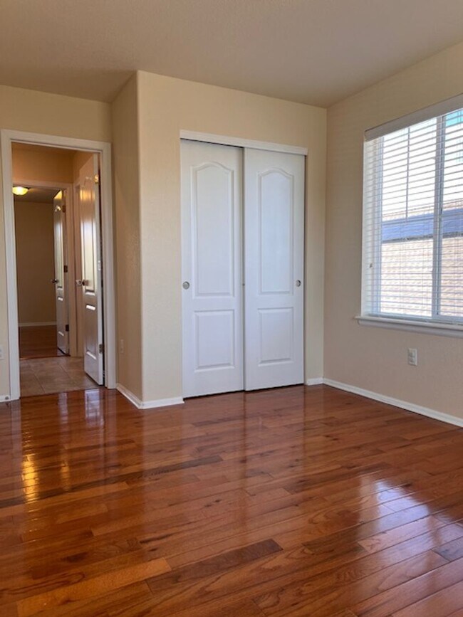 Building Photo - Beautiful Sierra Ridge 4-Bedroom, 3.5-Bath...