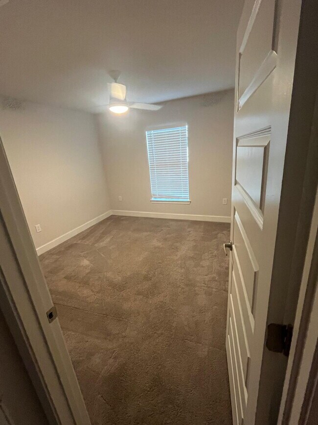 Building Photo - "Spacious 4-Bedroom Home in Mulberry's Heritage Park - 2 Full Baths & 2,211 Sq. Ft. of Comfort!"