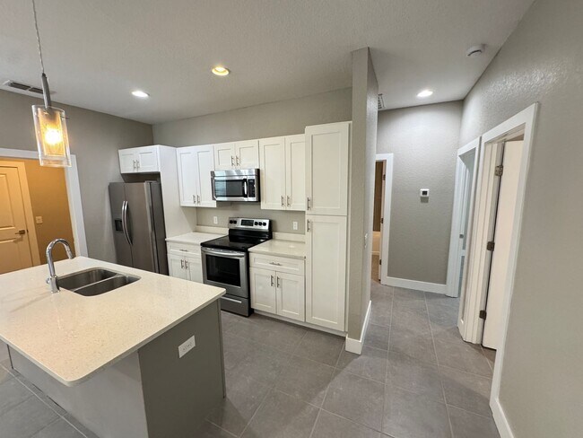 Building Photo - $500 OFF OF A MONTH OF RENT! Beautiful 4BD/2BA Home in Poinciana – No HOA Approval Needed! Pets W...