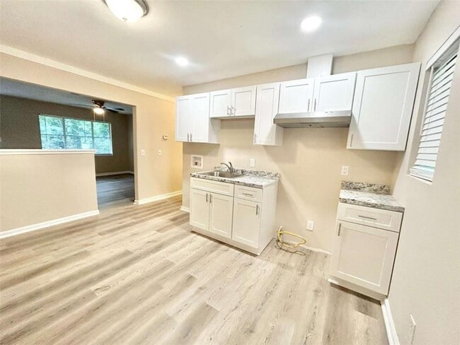 Building Photo - 6454 Raymond Dr