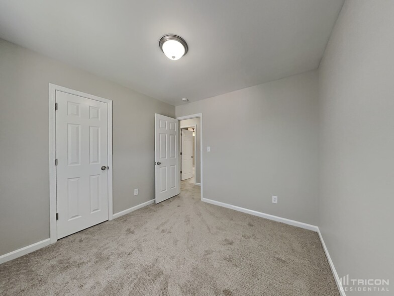 Building Photo - 1521 Clover Ridge Ct