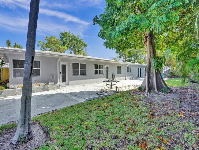 Building Photo - 4422 Sea Grape Dr