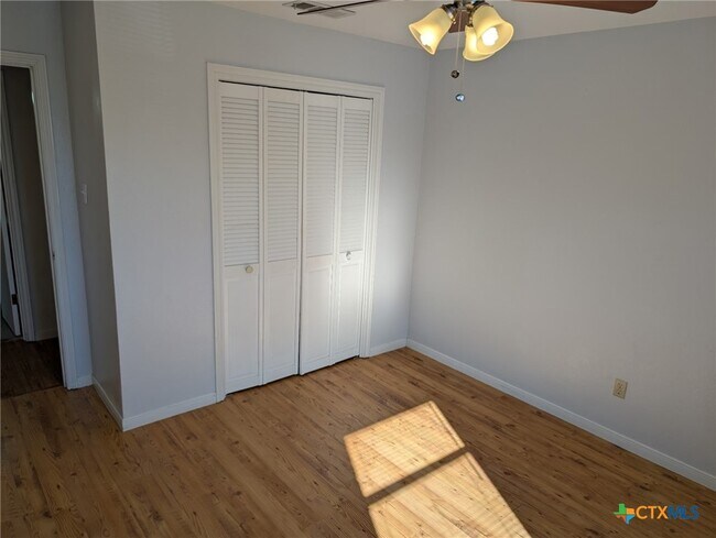 Building Photo - 1002 Charisse St