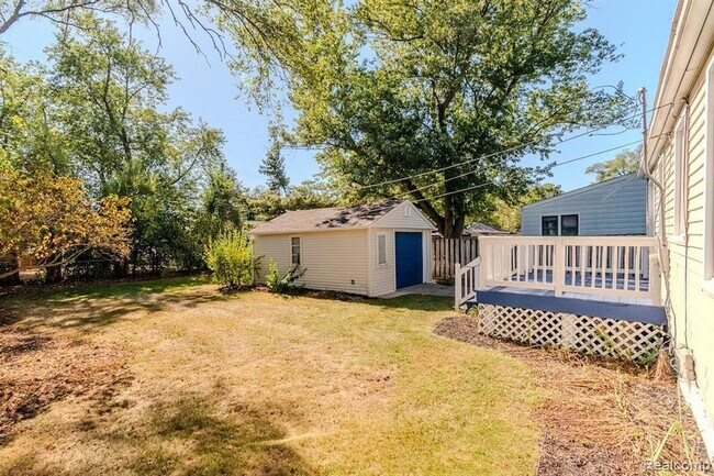 Building Photo - 1517 W Saratoga St