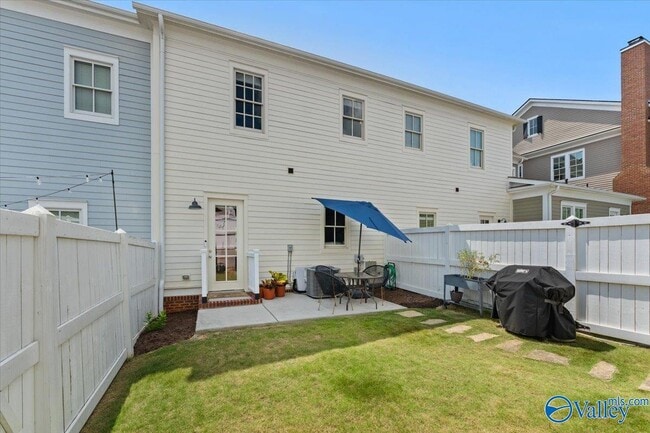 Building Photo - 38 Pine St