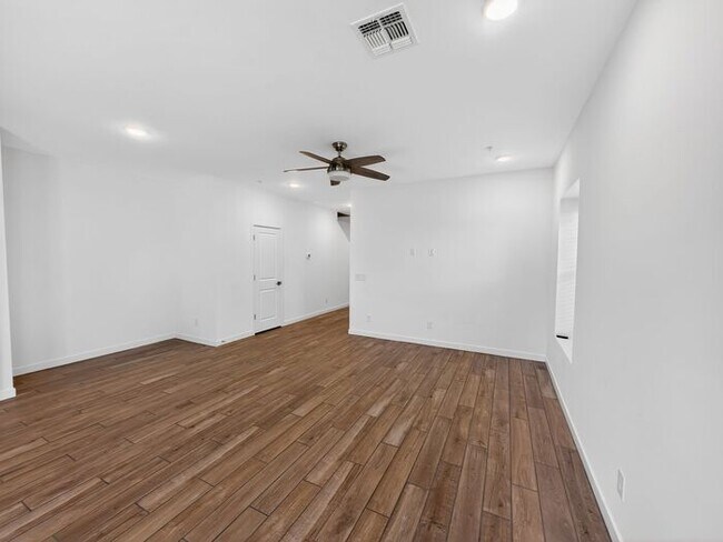 Building Photo - Stunning New 3Beds/2.5Bath Townhome in Phoenix, AZ!