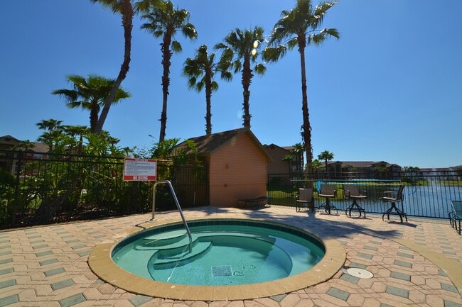 Building Photo - Beautiful 1/1 in Villas Del Sol ~ Gated Comm w/ Resort-Style Amenities!