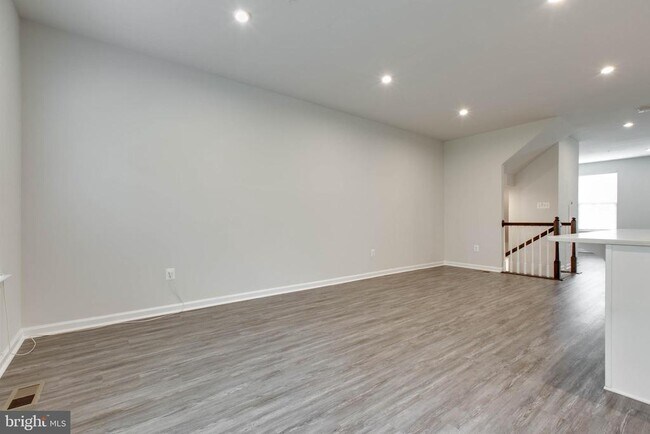 Building Photo - 3004 Cornfield Ave