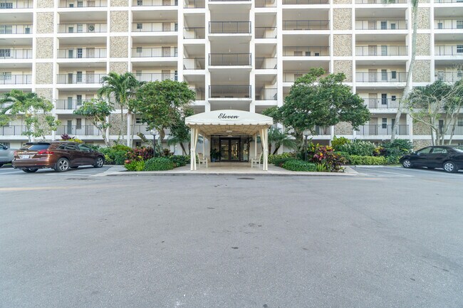 Building Photo - 3200 N Palm Aire Dr