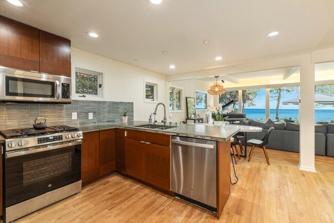 Building Photo - 10046 Sheridan Dr