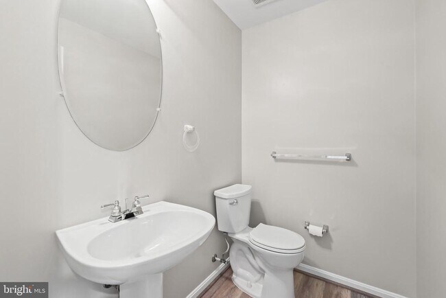 Building Photo - 18865 Crossroads Ct