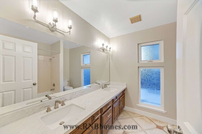 Building Photo - 4305 Whispering Oak Cir