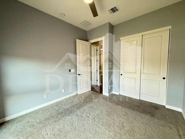 Building Photo - 1447 E Flower St