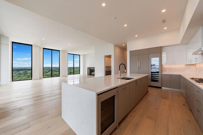 Building Photo - 2425 Peachtree Rd