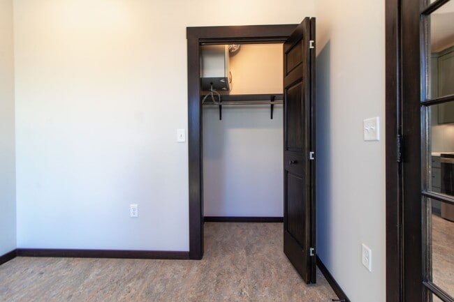 Building Photo - AVAILABLE JULY - Renovated Luxury 1 bed/1 bath Home on PARK POINT
