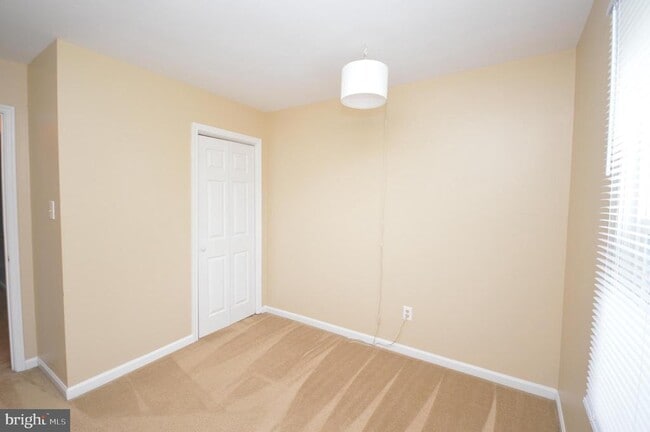 Building Photo - 7017 Lombard Ln