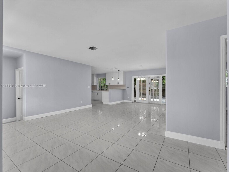 Building Photo - 6525 SW 18th St