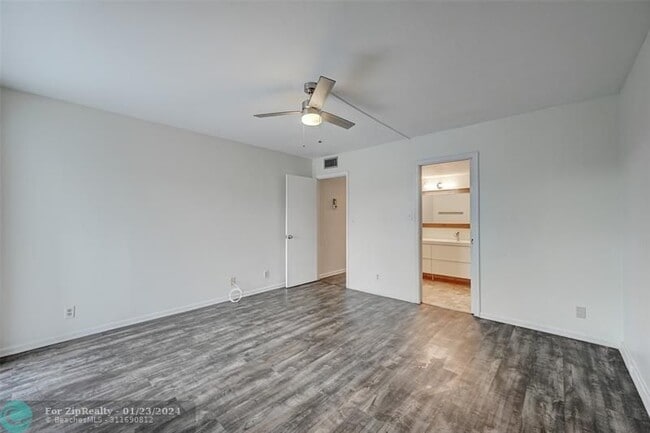 Building Photo - 4401 Martinique Ct