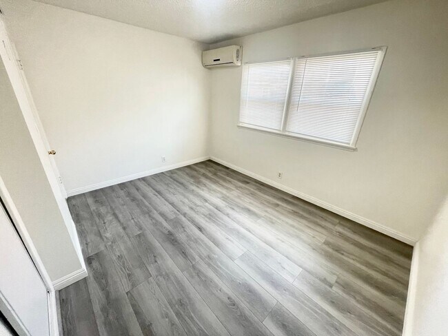 Building Photo - 155 W Norwood Pl