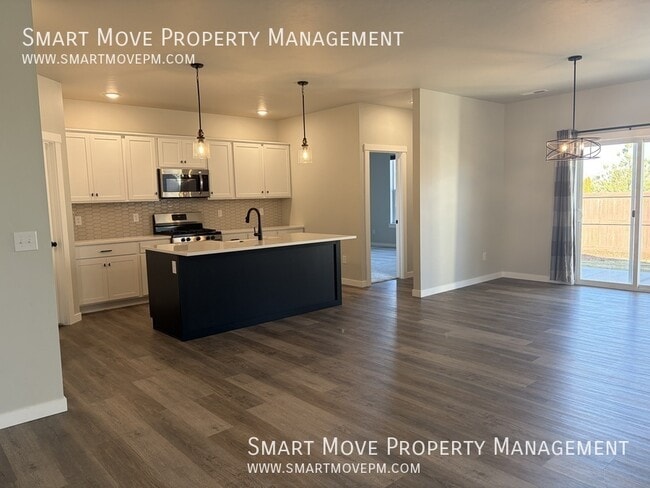 Building Photo - 10000 W La Jolla Dr